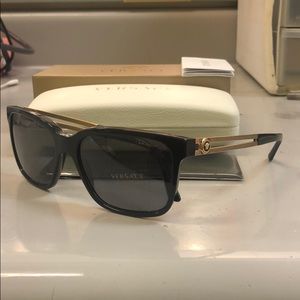 NWT 100% Authentic Versace Sunglasses MOD4307